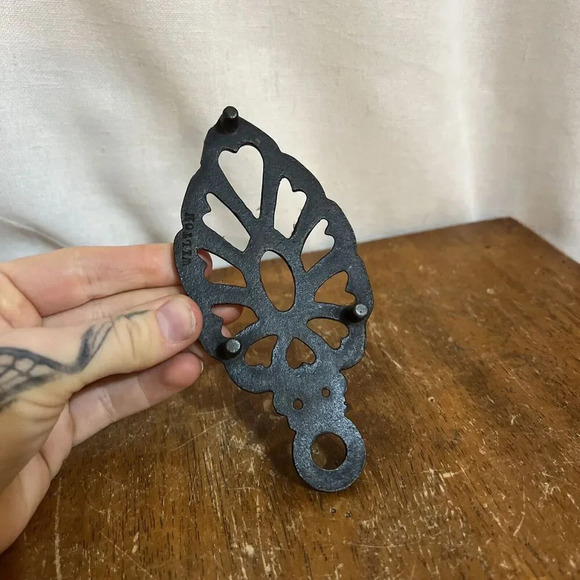 Vintage Wilton Cast Iron Black Trivet 5” Footed 1950s Cabin Kitchen Hanging Deco - Picture 2 of 6